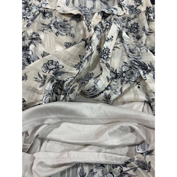 By & By Women’s Floral Sheer Blouse NWT Cream Gray Button Front Lined Top Sz S - Picture 11 of 12